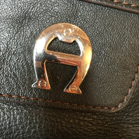 Vintage Etienne Aigner black leather handbangs - Picture 5 of 6